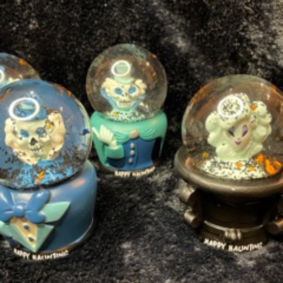 Set of 5 Haunted Mansion Mini Snowglobes - Picture 3 of 6